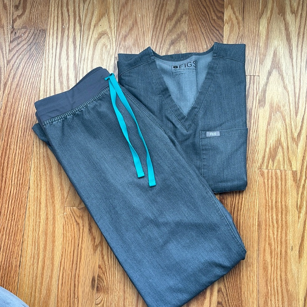 Women’s Figs scrubs